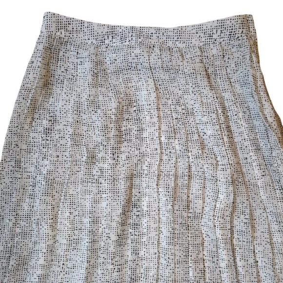 H&M A-line Pleated Skirt White with Abstract Black Dot Pattern Size 2 XS - Picture 5 of 7